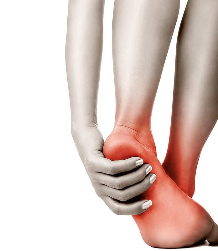 ¿Qué puede causar dolor en el pie?